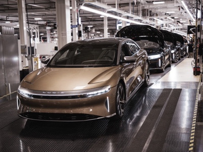 Lucid taglia la produzione per smaltire lo stock