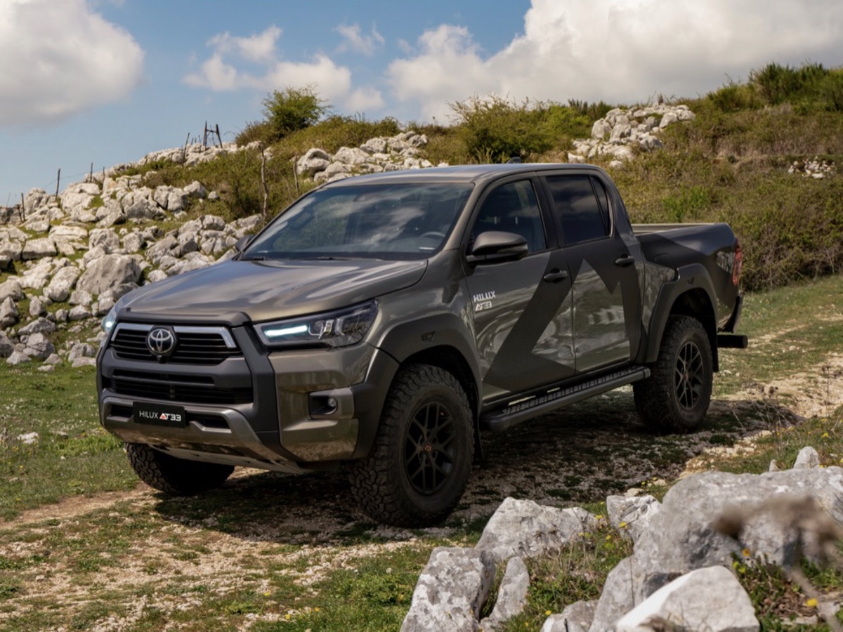 Toyota Hilux AT33