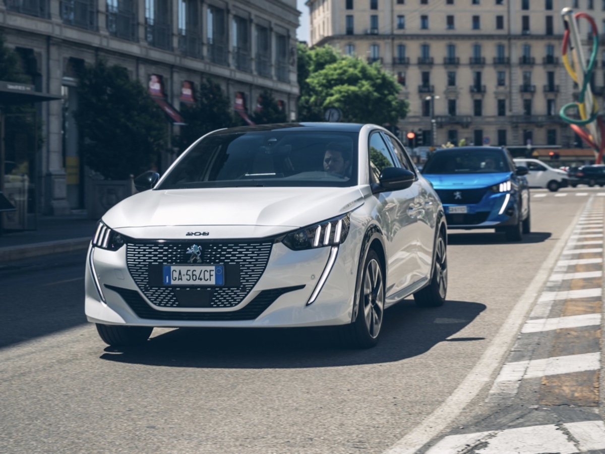 Peugeot e-208 ed e-2008