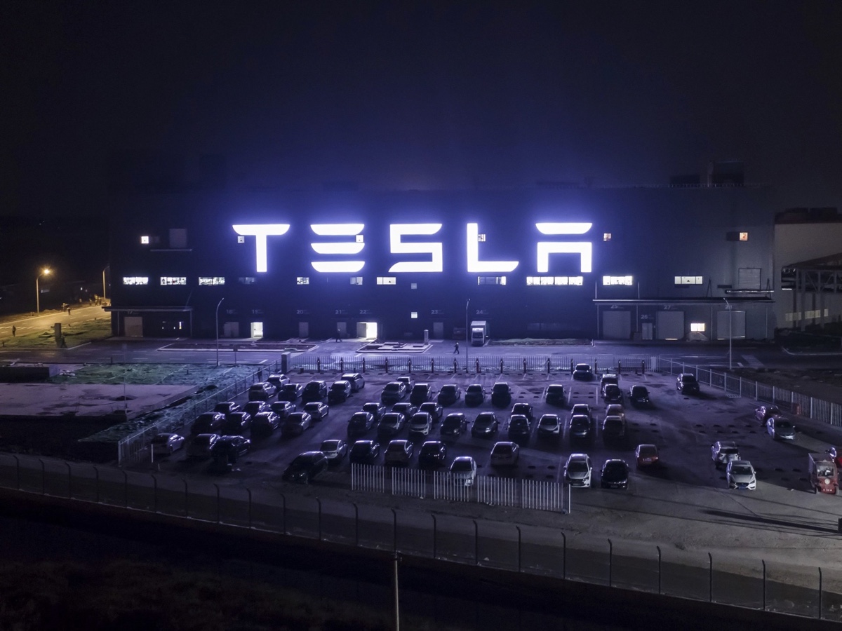 Tesla impianto Shanghai
