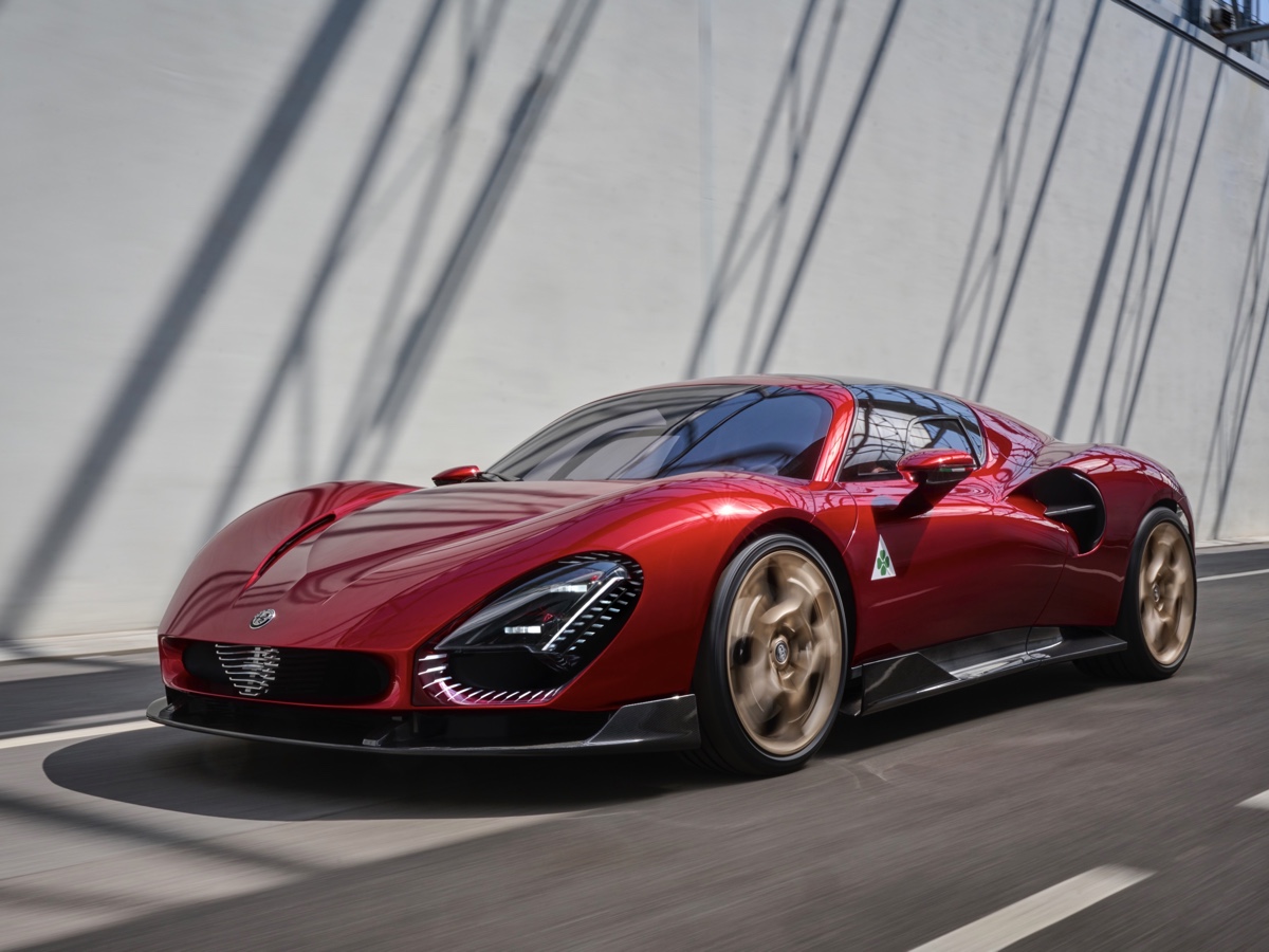 Alfa Romeo 33 Stradale 2023