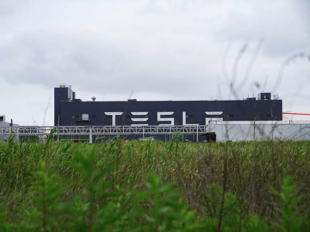 Tesla fabbrica Shanghai