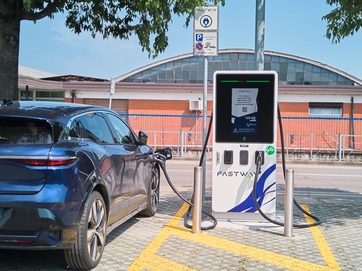 FastWay stazione ricarica